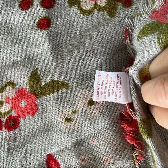 Candie’s Floral Feminine Large Scarf Woven Triangle Fairy Scandi Girl Cabincore… - Picture 7 of 7